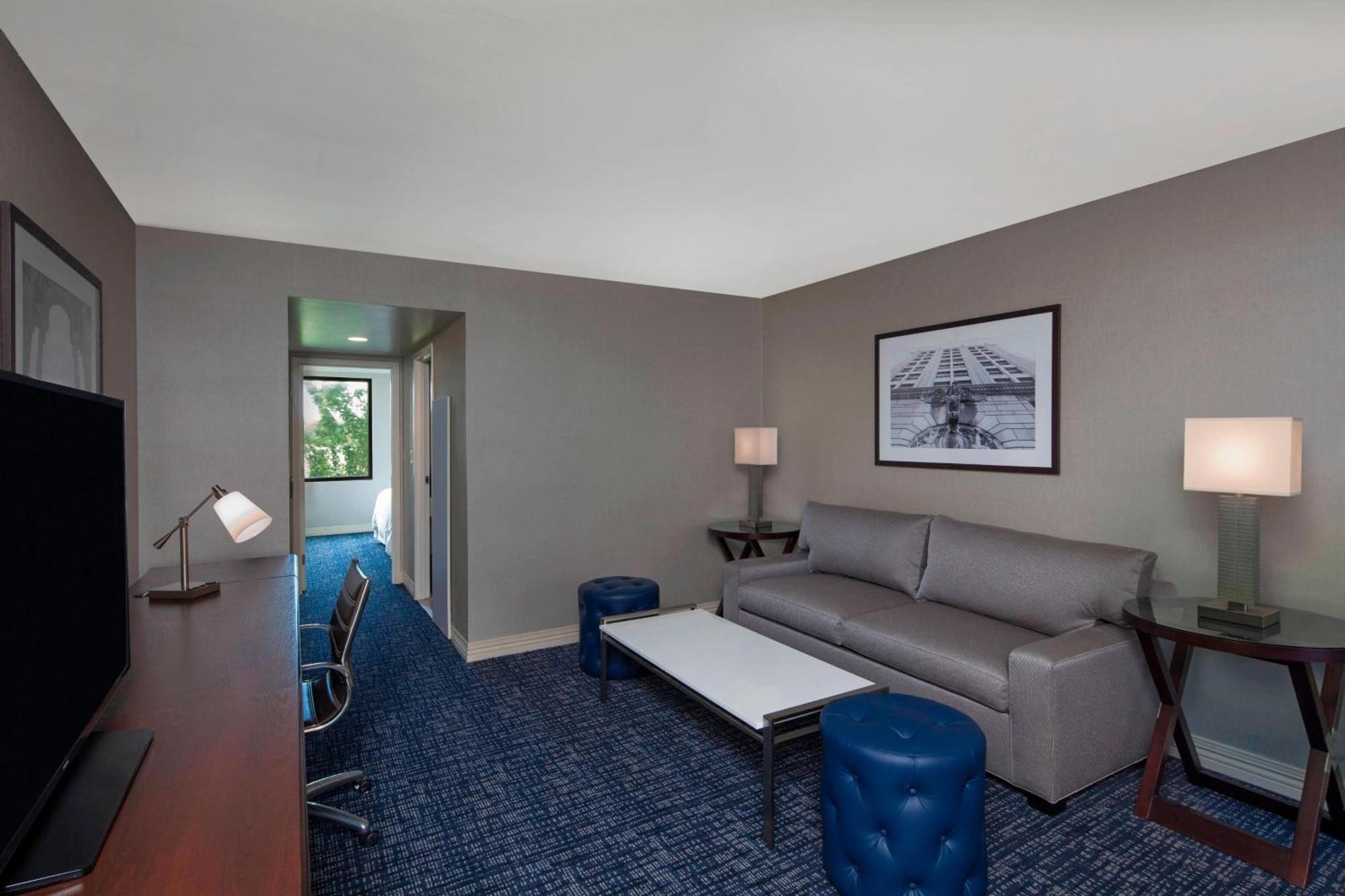 Sheraton Airport 4*