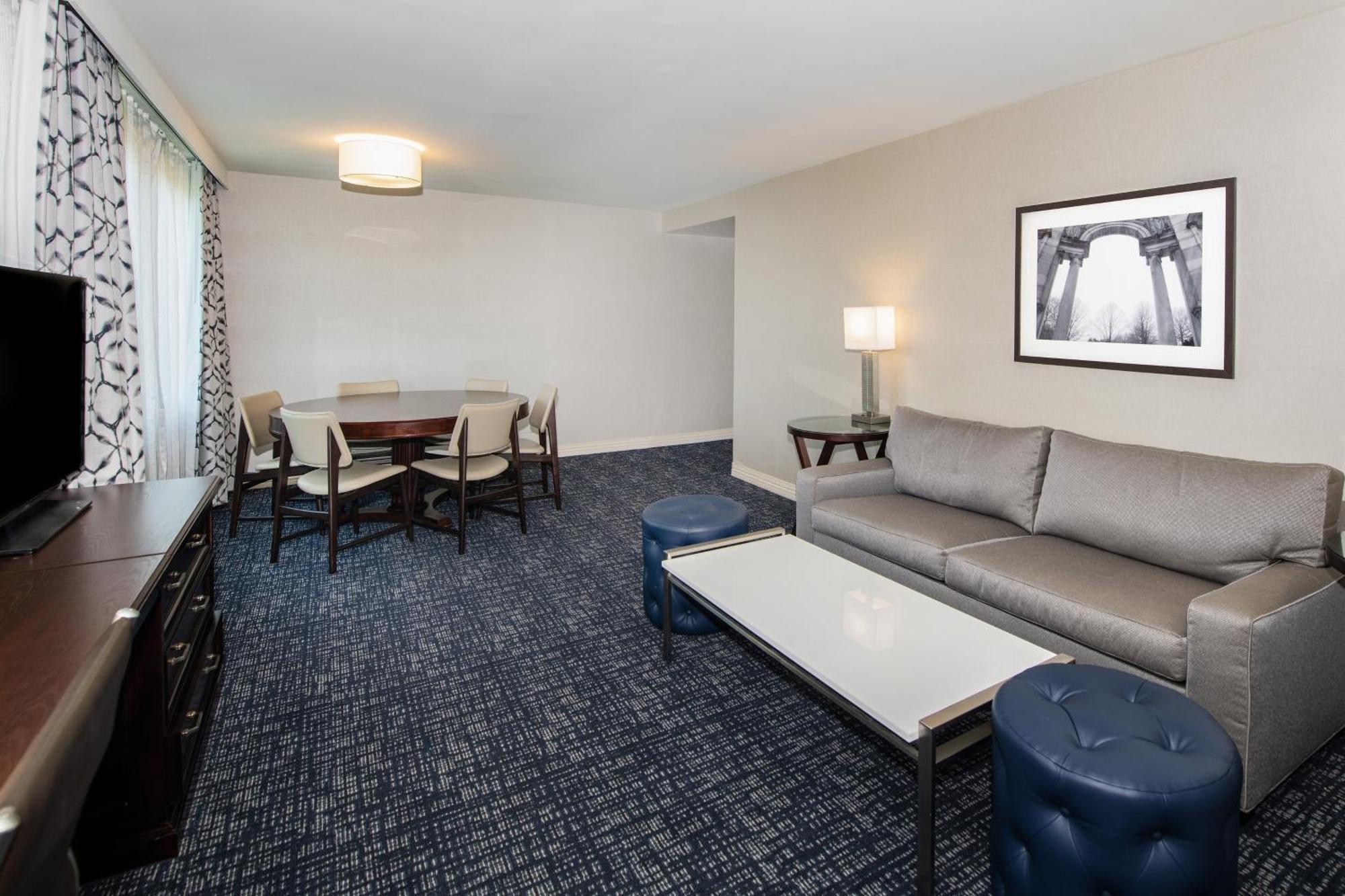 Hotel Sheraton Airport 4*