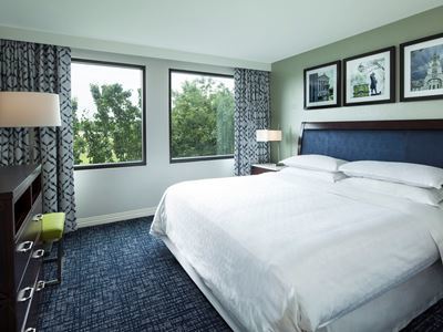 Sheraton Airport Hotel 4*