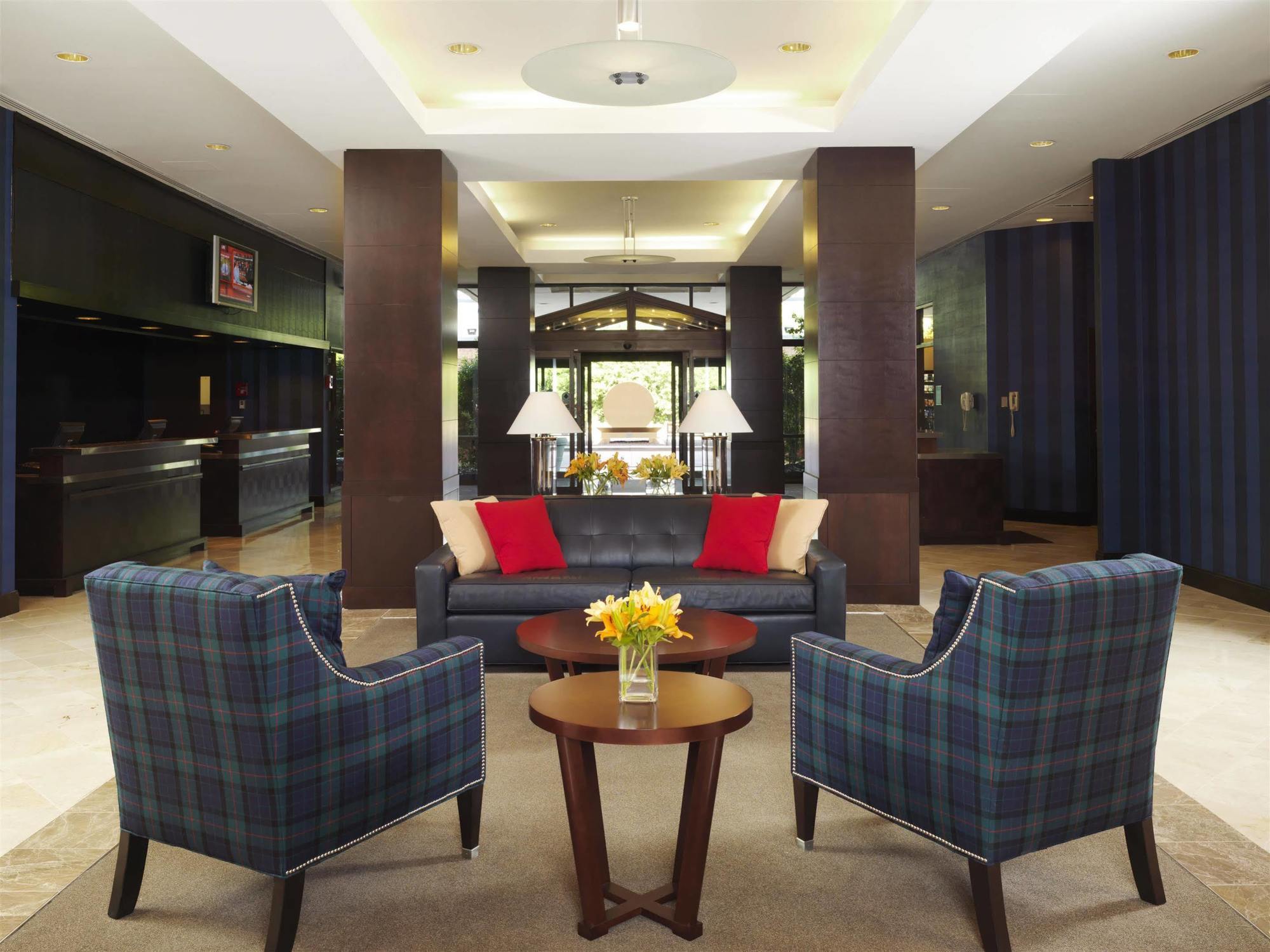 Sheraton Airport Hotel 4*