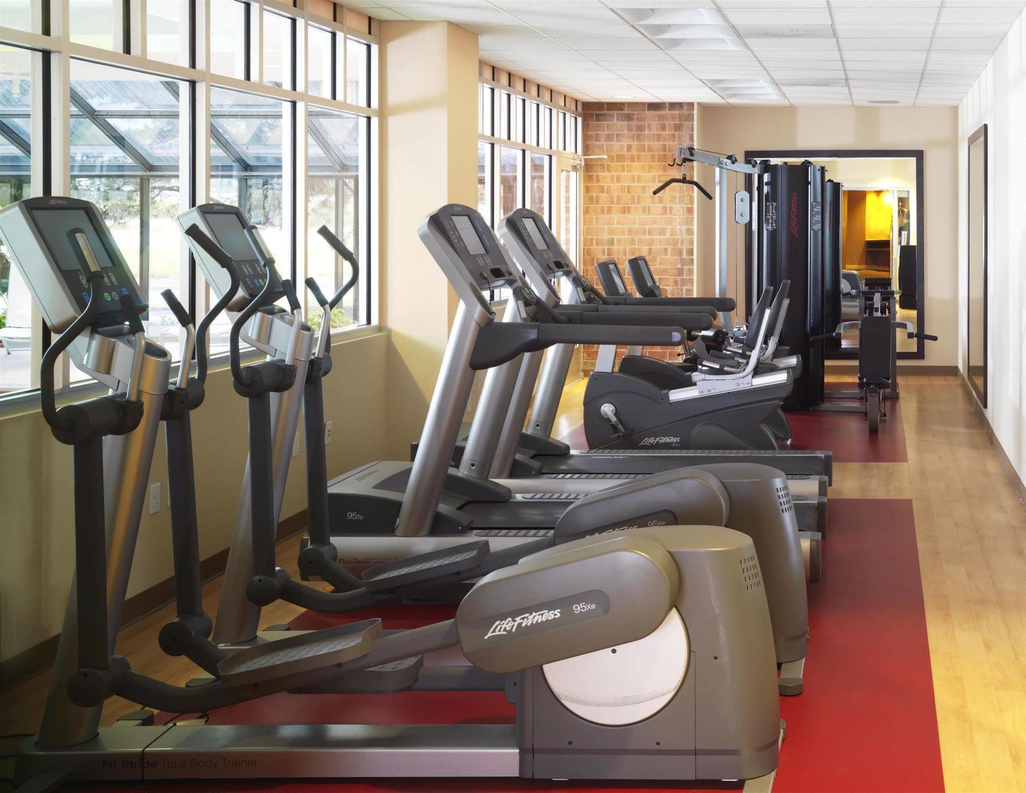 Hotel Sheraton Airport 4*