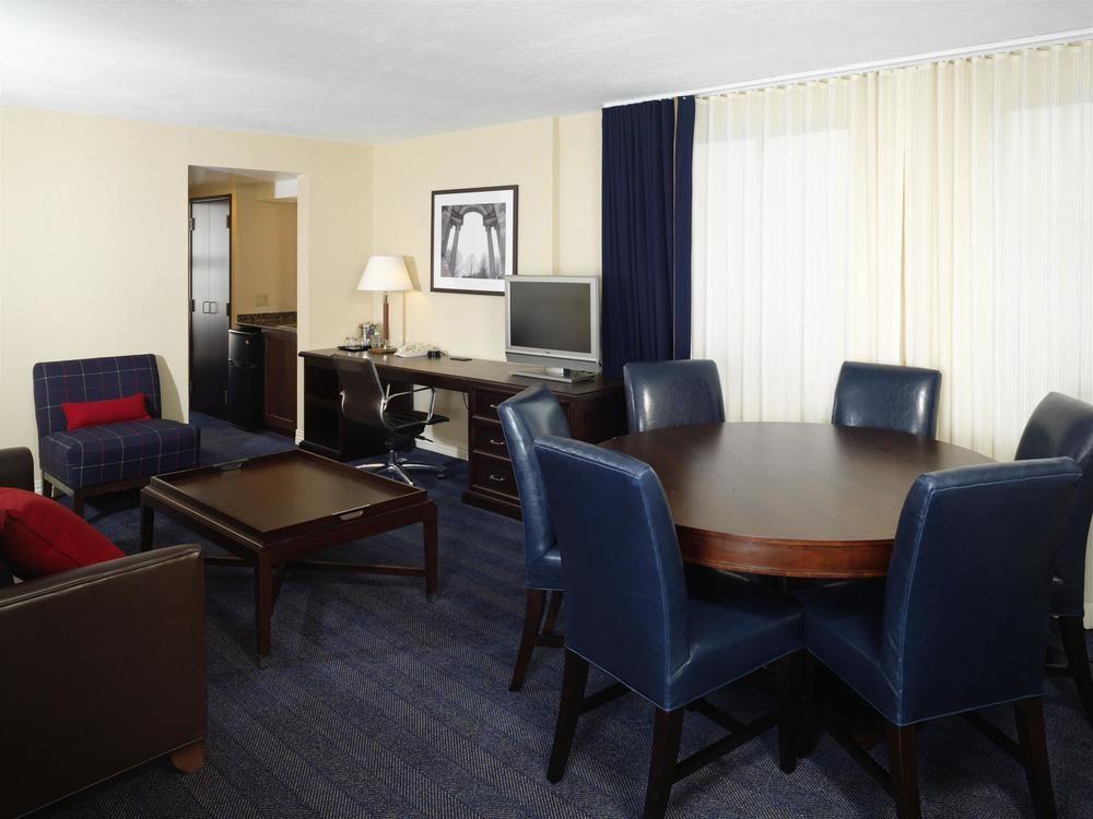 Sheraton Airport 4*